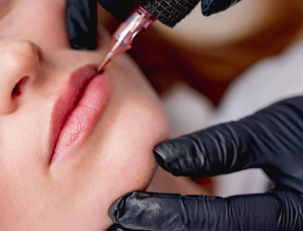 Conheça a Baffa Bronze: referência como clínica de micropigmentação labial