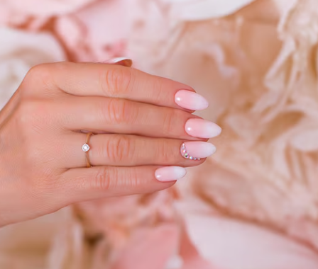Alongamento de unhas decoradas: como funciona, cuidados e onde fazer